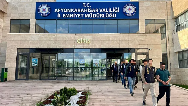 Afyon'da Dâhil Eş Zamanlı Operasyonda Dolandırıcılık Çetesi Çökertildi