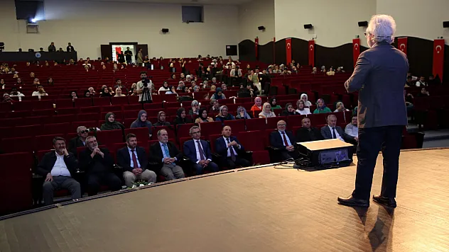 Afyon'da Dijitalleşme ve Ahlak Üzerine Ezber Bozan Konferans!