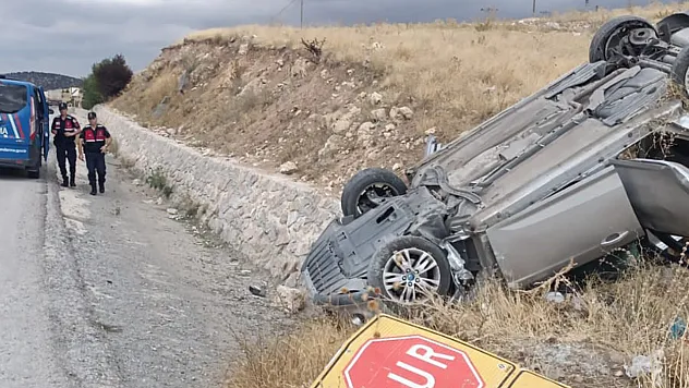 Afyon'da Direksiyon Hakimiyetini Kaybetti, Otomobil Devrildi
