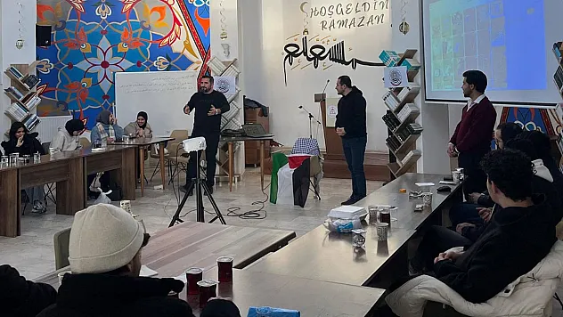 Afyon'da Filistinli Öğrencilerle Özel Program