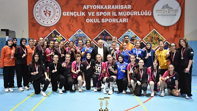 Afyon'da Genç Kızlar Hentbol Müsabakaları Tamamlandı