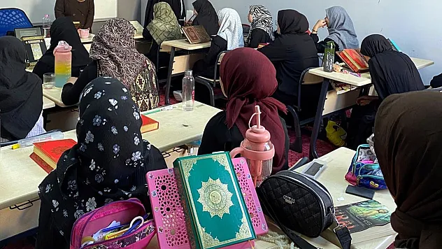 Afyon'da Gençler Uyarıldı: Bir Tıkla Hayatını Kontrol Etme!