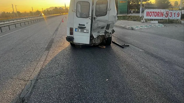 Afyon'da İki Araç Çarpıştı: 6 Kişi Yaralandı