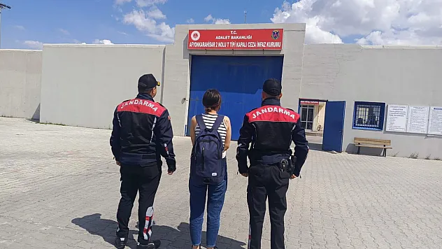 Afyon'da Jandarma Düğmeye Bastı: Aranan Kadın Yakalandı