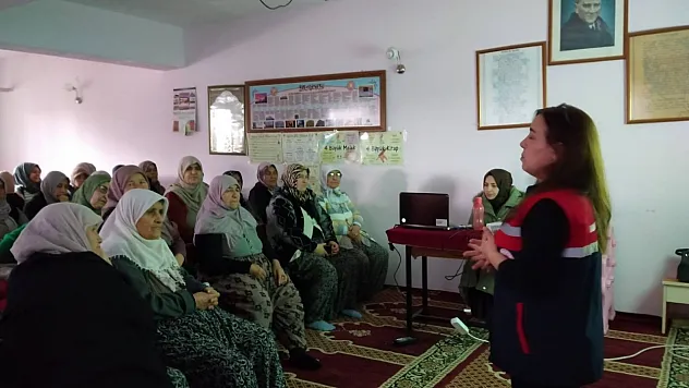 Afyon'da Kadın Çiftçilerin Eğitimleri Sürüyor