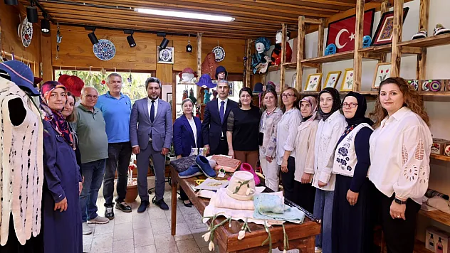 Afyon'da Kadın Emeği Dikkat Çekti Keçeden Ebruya, Tezhipten Anadolu Sanatlarına