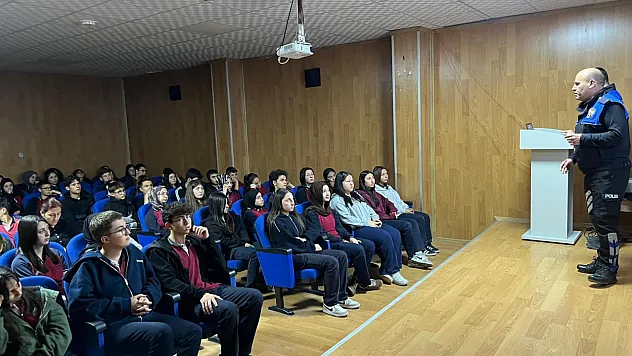 Afyon'da Lisede Geniş Kapsamlı Eğitim