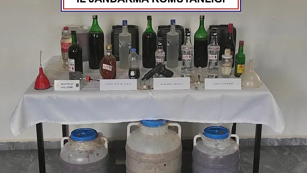 Afyon'da Litrelerce Sahte Kaçak Alkol Ele Geçirildi