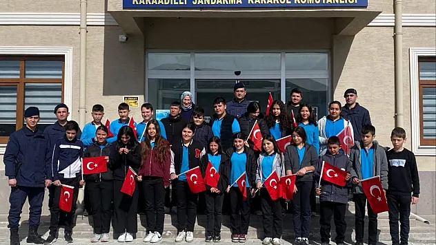 Afyon'da Öğrencilerden Hem Doğaya Hem Vatanına Sahip Çıkan Adım