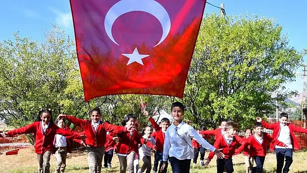 Afyon'da Okullar İkinci Dönemde Bayraklara Bezenecek