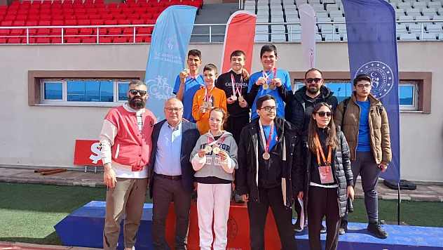 Afyon'da Özel Sporcular Kıyasıya Yarıştı