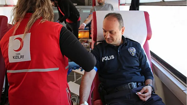 Afyon'da Polisler Hayat Kurtarmak İçin Bir Araya Geldi