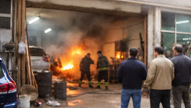 Afyon'da Sanayi Sitesinde Yangın: Baba ve Oğul Ölümden Döndü!