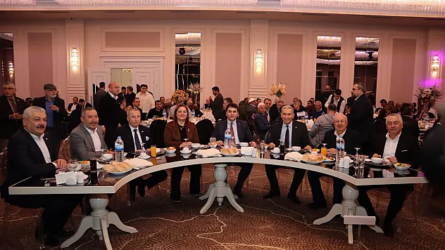 Afyon'da Siyasi İsimleri Buluşturan İftar!