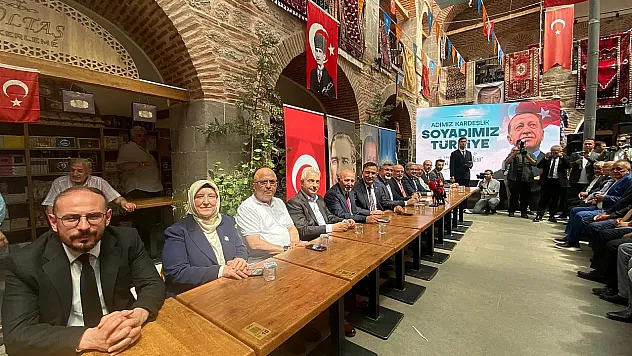 Afyon'da Siyasi Partilerin Bayramlaşma Saatleri Açıklandı! Kim, Ne Zaman Nerede?