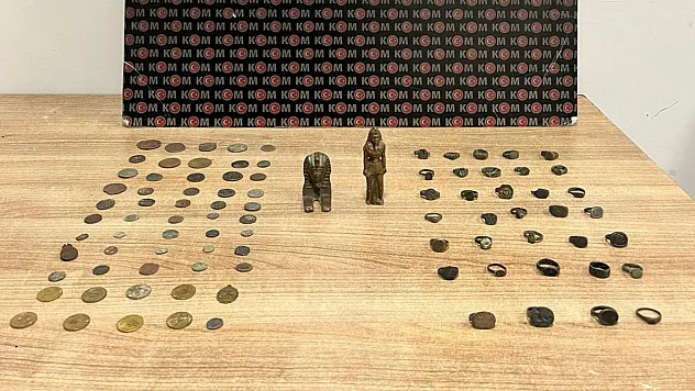 Afyon'da Tarih Kaçakçılarına Darbe! Asırlık Tarih Ele Geçirildi