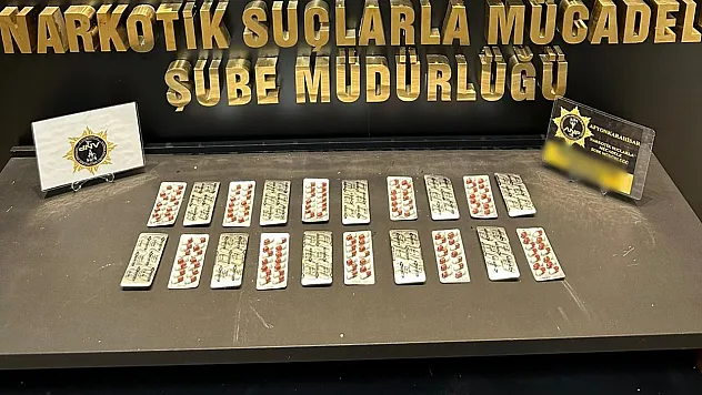 Afyon'da Torbacı Üzerinden 280 Adet Uyuşturucu Çıktı