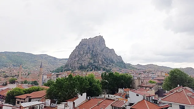 Afyon'da Yağmur Bastırdı, Vatandaş Zor Anlar Yaşadı
