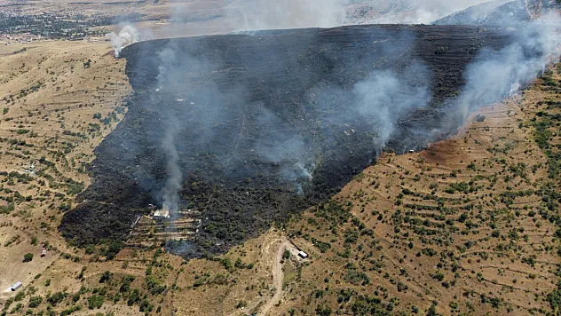 Afyon'da Yangın Bağ Evlerine Sıçradı