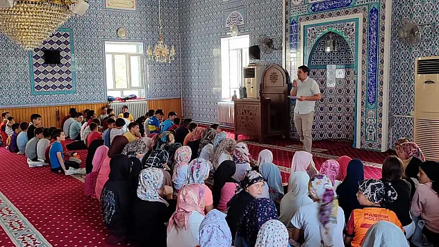 Afyon'da Yaz Kur'an Kurslarında Teknoloji Uyarısı!
