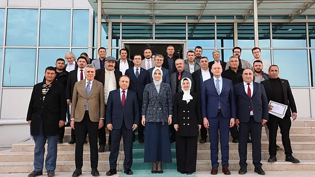 Afyon'da Yeşilay'a Rekor Katılım… Muhtarlar Akın Etti