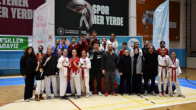 Afyon'da Yıldızlar Taekwondo Müsabakaları Tamamlandı