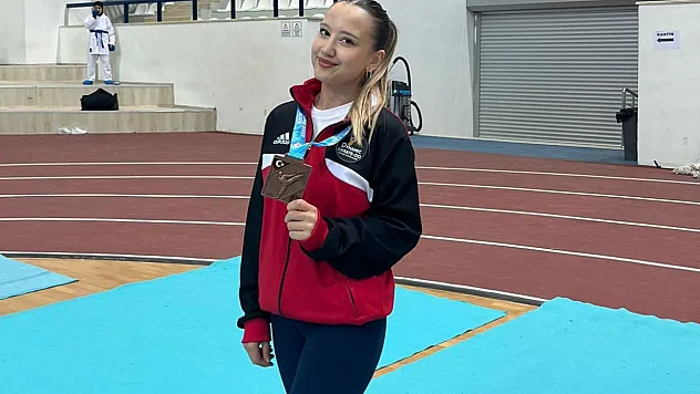 Afyon'dan Tuğba Süngü, Karatede Türkiye 3'üncüsü Oldu