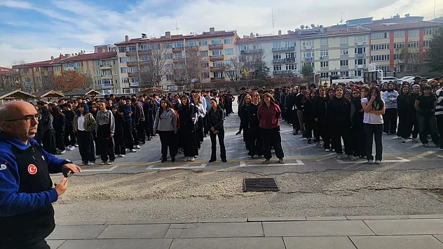 Afyon Lisesi'nde Alarm Sesleri Yükseldi!