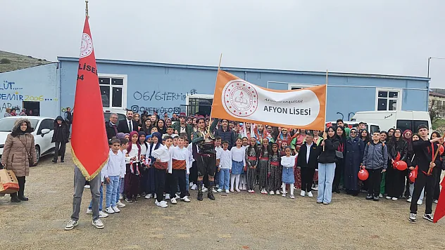 Afyon Lisesi Öğrencilerinden Özel 23 Nisan Kutlaması