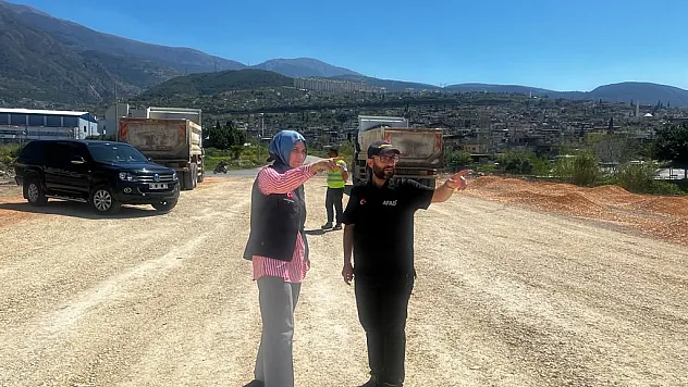 Afyon Özel İdare ekipleri İskenderun'da çadır kent kuruyor