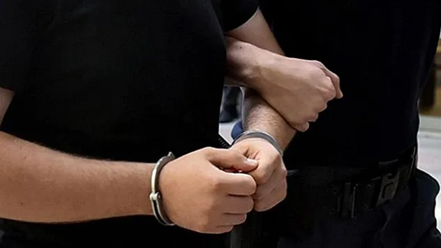 Afyon Polisi Arananları Yakalamaya Devam Ediyor