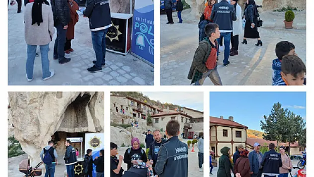 Afyon Polisi Ayazini'de  binlerce kişiyi bilgilendirdi