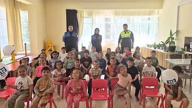 Afyon Polisi Evciler'de 265 Öğrenciye Eğitim Verdi