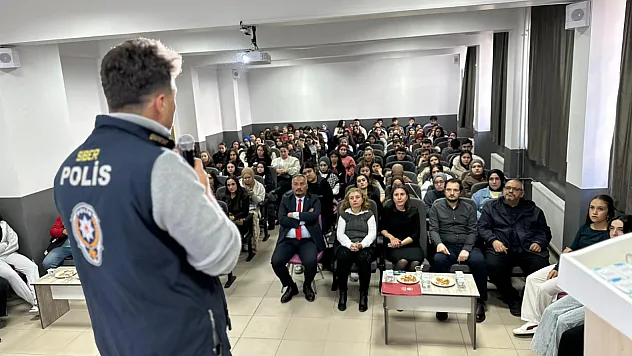 Afyon Polisi, Siber Güvenlik İçin Bilgilendiriyor