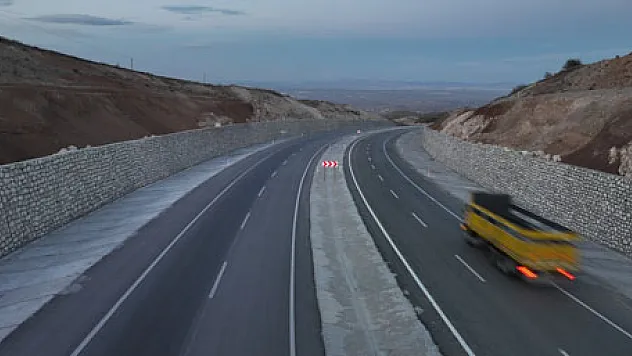 'Afyon-Şuhut bölünmüş yolu Afyon gaymağı gibi'