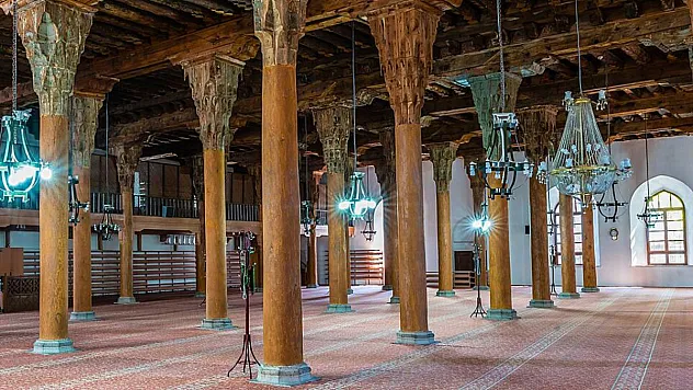 Afyon Ulu Camii'ni Kim Yaptı?