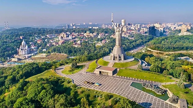 Afyon'un Boylam Kardeşi Hangi Şehir?