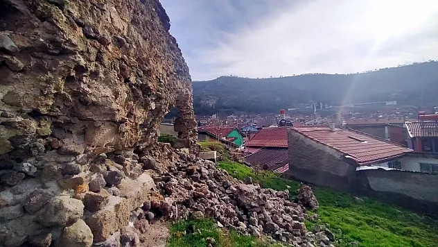 Afyon'un En Eski Mescidi İlgisizlik Nedeniyle Yok Olmak Üzere