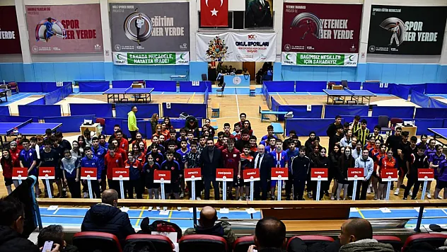 Afyon'un Ev Sahipliğinde Gençler Masa Tenisinde Yarışıyor