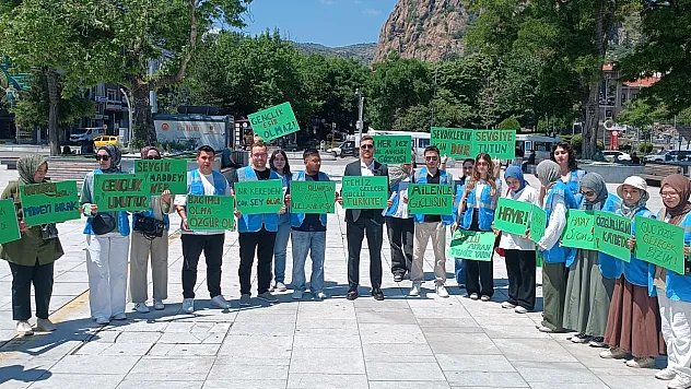 Afyon'un Meydanında Düdük Çaldı, Hayat Durdu