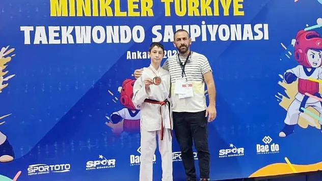 Afyon'un Minik Şampiyonu! Türkiye Üçüncüsü Oldu