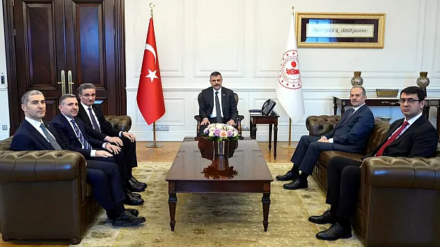 Afyon'un Yeni Valisi Yeni Bakan'ın Yanında