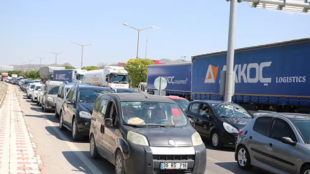 Afyon’da bayram trafiği yoğunluğu oluştu