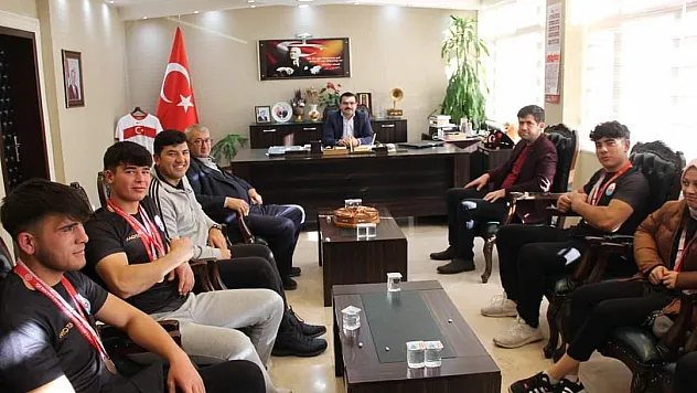 Afyon'da Bilek Güreşi Turnuvası Kazananları Belli Oldu