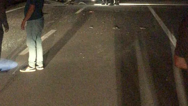 Afyon'da Devrilen Otomobilde 2 Kişi Yaralandı