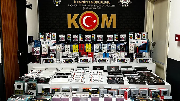Afyon'da Kaçakçılık Operasyonu Onlarca Elektronik Malzeme Ele Geçirildi