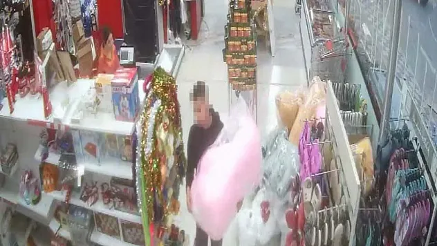 Afyon'da Romantik Hırsızın Hırsızlık Anları Böyle Görüntülendi