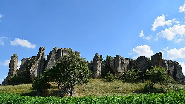 Afyon'daki Bu Tapınak Yaklaşık 2 Bin Yaşında!