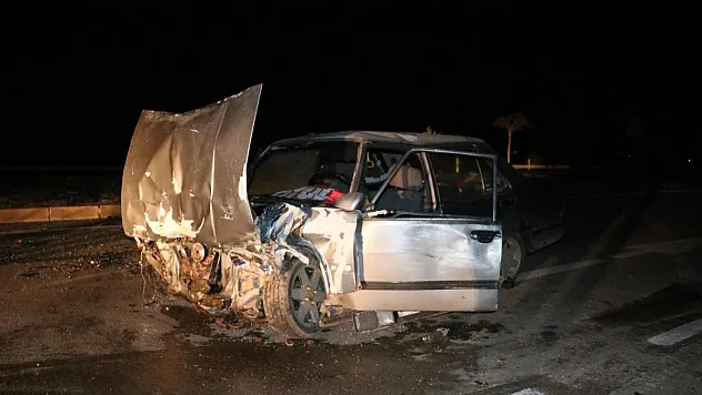 Afyon’daki Kazada Araçlar Hurdaya Döndü