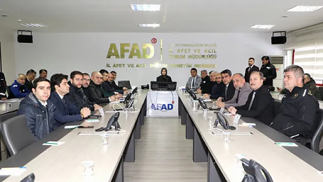 Afyon’dan 1 günde 60 tır malzeme sevk edildi